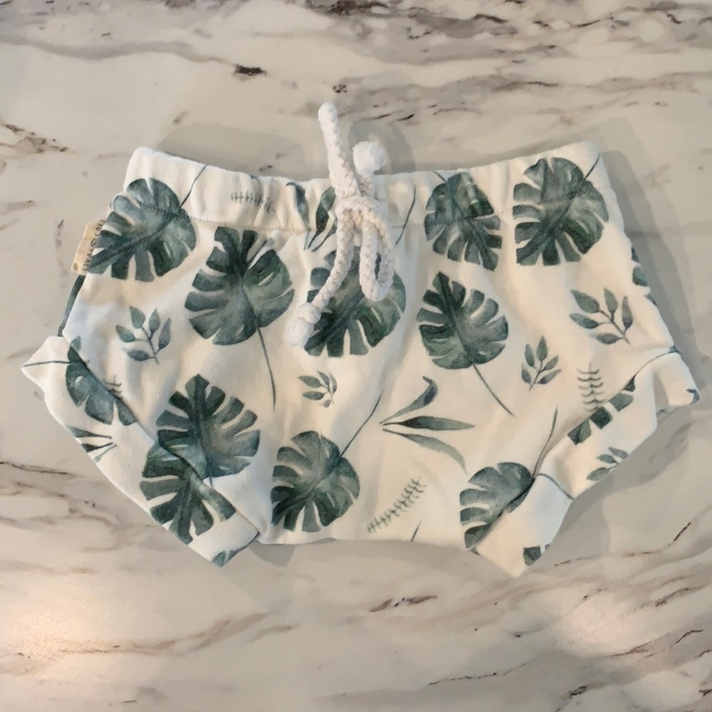 Adorable fig&fox monstera shorts